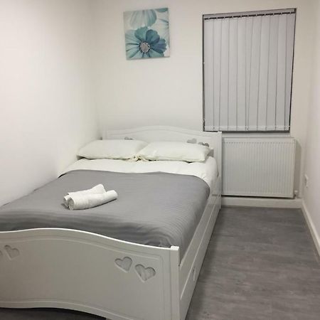 Sama'S Stylish Room 3 Manchester Bagian luar foto